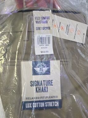 Dockers Signature Khaki Relaxed Fit Pleated Pants - Khaki 42 X 30